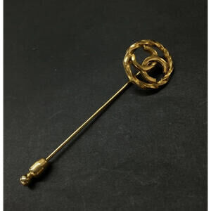 CHANEL CC Logo Gold Tone Pin Brooch Twist Interlocking